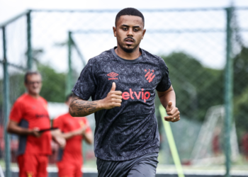 Sport confirma a contratação do atacante Vinícius Faria