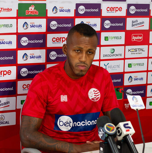 Náutico: Matheus Santos solicita saída e não permanece no elenco