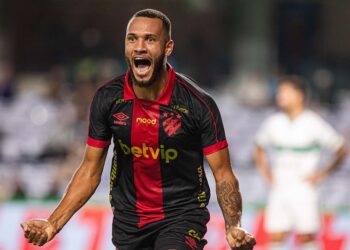 Sport vence Coritiba e segue 100% na Série B