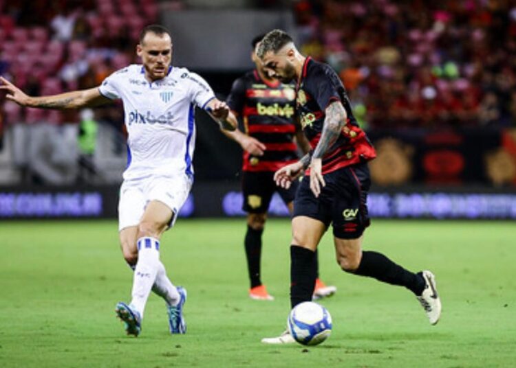 Sport perde a cabeça, tem dois expulsos, e leva virada do Avaí