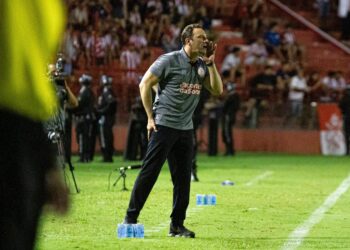 Náutico perde para lanterna nos Aflitos e Pivetti se diz “indignado”