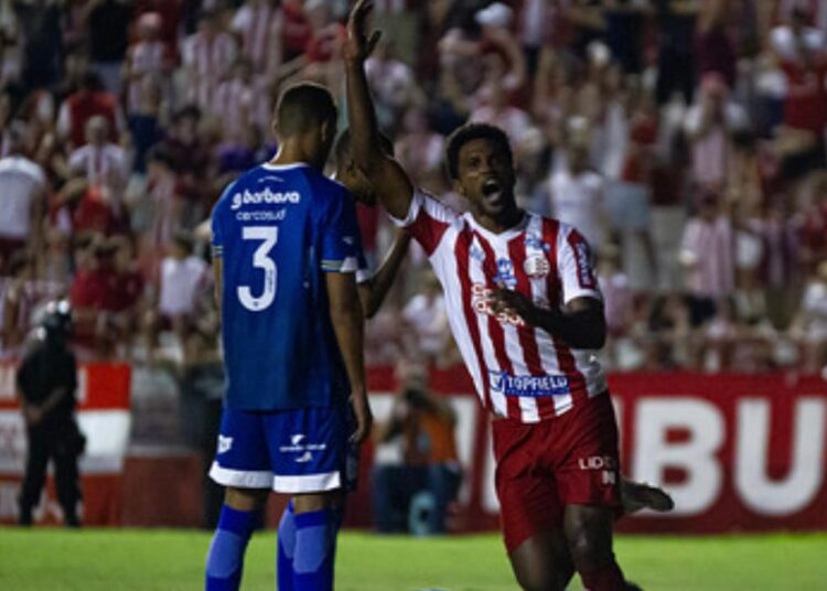 Mezenga marca dois, Náutico vence Confiança e Pivetti elogia o elenco