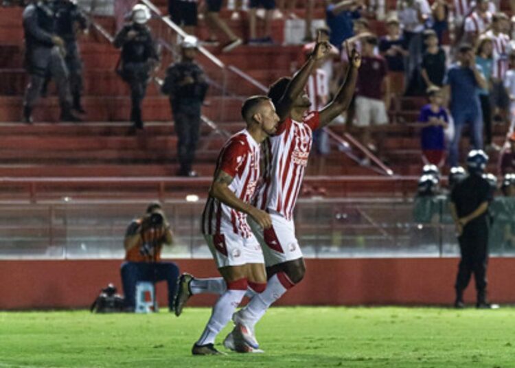 Em grande apresentação, Náutico goleia Figueirense nos Aflitos
