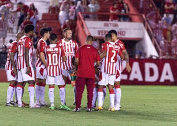 Em jogo emocionante, Náutico e Athletic empatam nos Aflitos