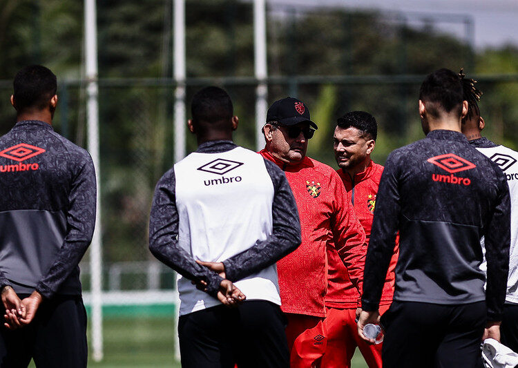 Sport enfrenta o Brusque em Santa Catarina. Foto: Paulo Paiva / SCR