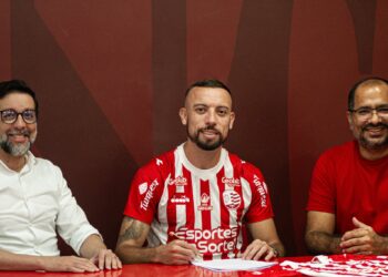 Paulo Sérgio renova contrato com Náutico. FOTO: Gabriel França / CNC