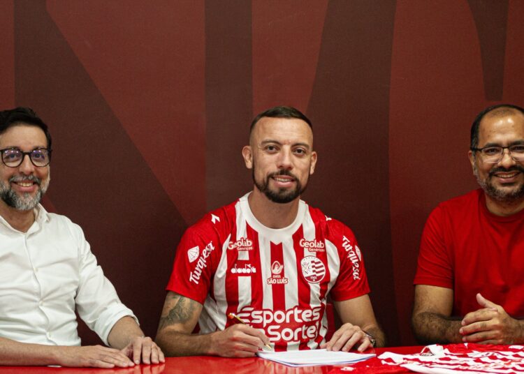 Paulo Sérgio renova contrato com Náutico. FOTO: Gabriel França / CNC
