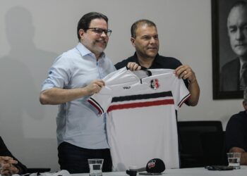 Harlei Menezes apresentado pelo Santa Cruz