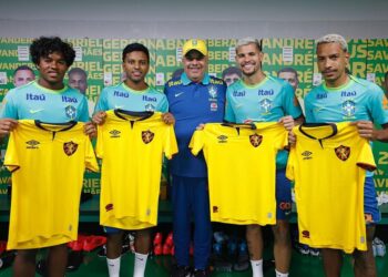 Presidente do Sport presenteia atletas da seleção brasileira em período como chefe de delegação