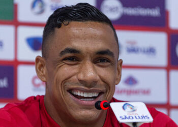 Lateral-direito Arnaldo renova contrato com o Náutico para 2025