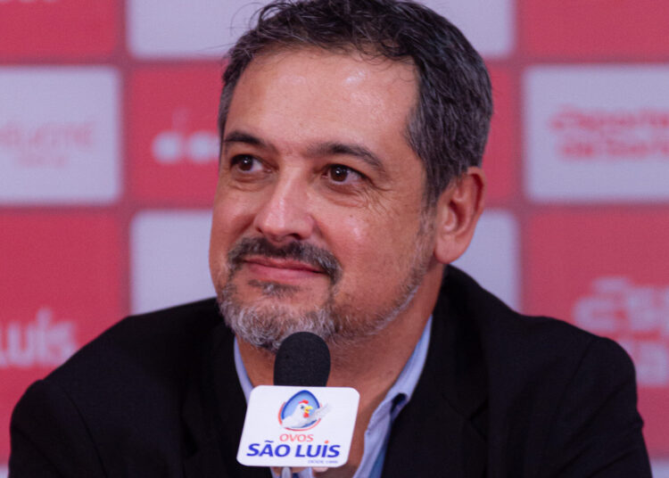 Náutico: Marquinhos Santos comenta chegada ao clube e busca por jogadores no mercado em apresentação