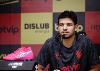 Chico celebra sequência no time do Sport e ressalta força da torcida na Ilha do Retiro
