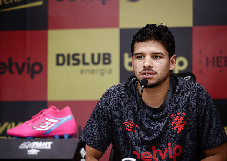 Chico celebra sequência no time do Sport e ressalta força da torcida na Ilha do Retiro