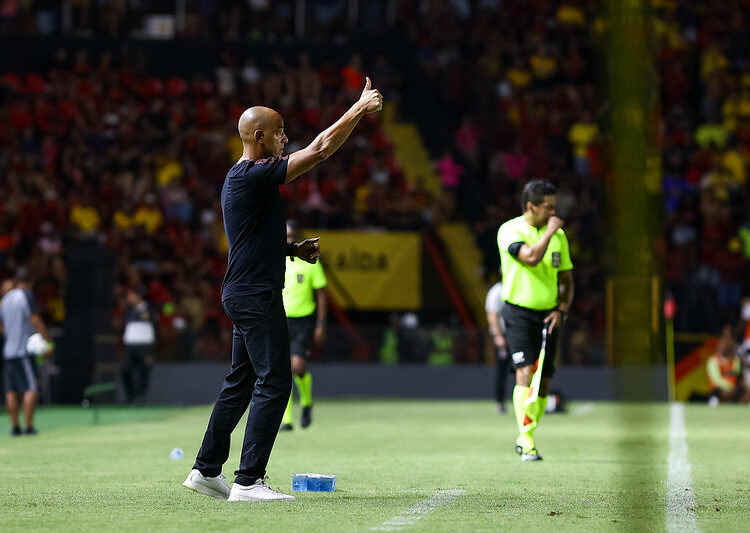 Pepa enaltece desempenho do Sport e defende Thiago Couto: “Um grande goleiro”