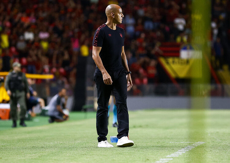 “Um jogo muito inteligente”, diz Pepa sobre atuação do Sport em goleada contra o Guarani