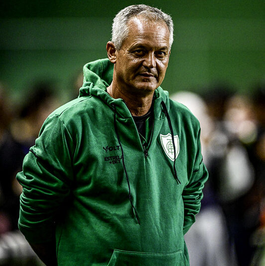 Lisca festeja triunfo do América/MG e provoca torcida do Sport; confira