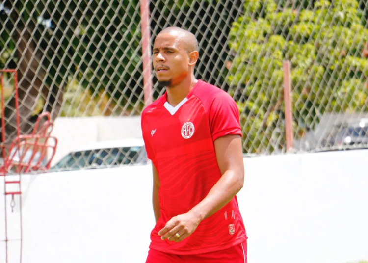 Santa Cruz anuncia retorno do zagueiro Everton Sena para 2025