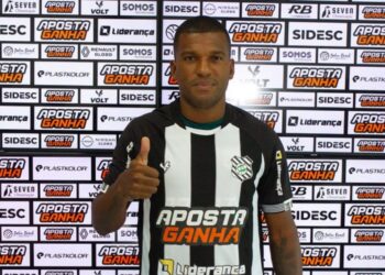 Atento ao mercado, Santa Cruz busca contratação do zagueiro Genílson, ex-Figueirense
