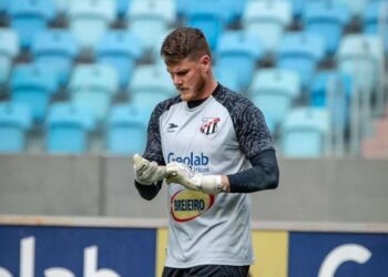 Náutico acerta pré-contrato com goleiro Wellerson; Douglas Borges tem situação incerta