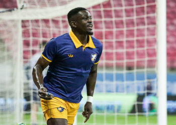 Santa Cruz contrata lateral-direito Israel, ex-Ferroviário/CE e Retrô