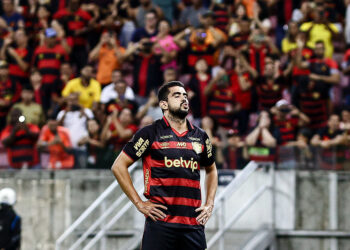 Em postagem na rede social após lesão, Zé Roberto agradece apoio dos torcedores do Sport