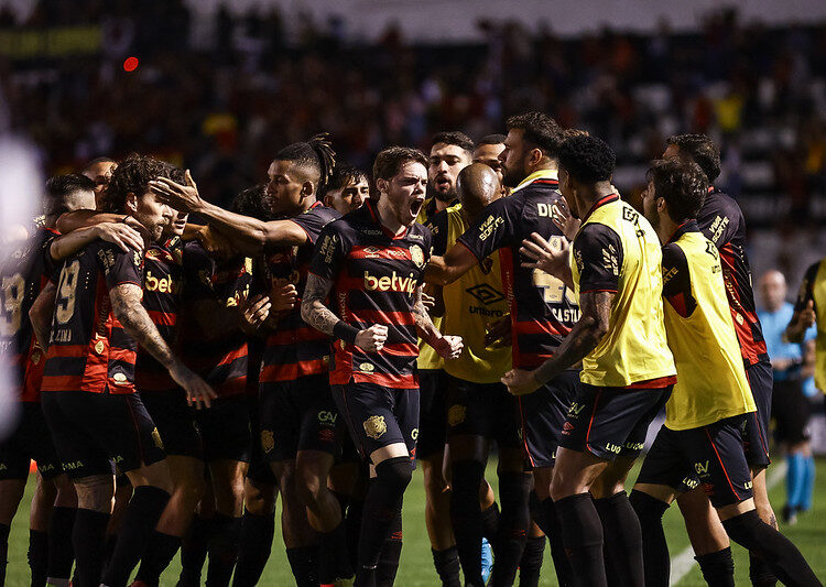 Sport goleia Ponte Preta fora de casa, retorna ao G-4 e segue vivo na briga pelo acesso