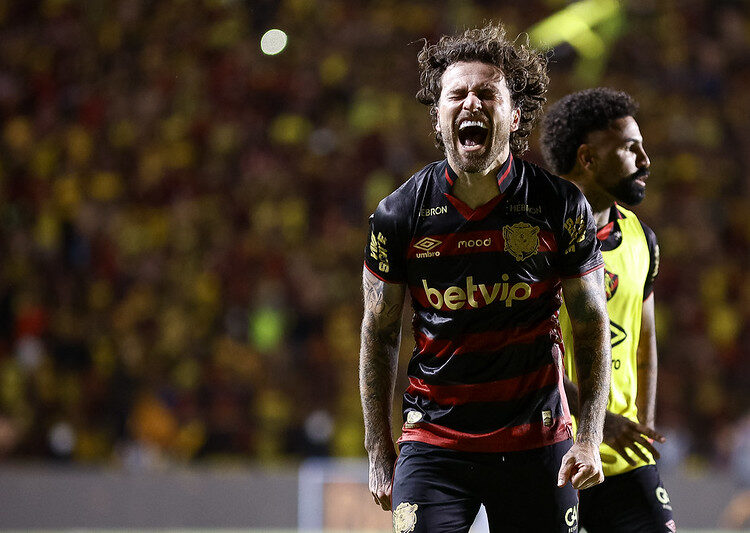 Lucas Lima sai da contestação no Santos ao protagonismo no Sport