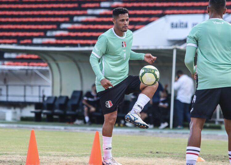 Gilvan destaca a importância da pré-temporada e almeja ser o camisa 9 do Santa Cruz