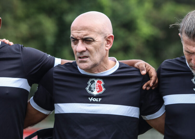 Treinador do Santa Cruz revela dificuldades na busca por reforços: “Temos um limite financeiro”