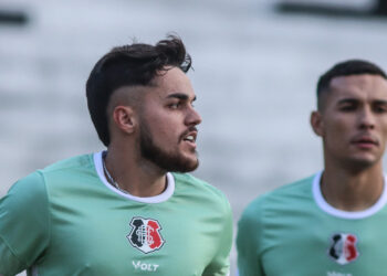 João Pedro destaca motivação em retorno ao Santa Cruz após conquistar título com o Retrô