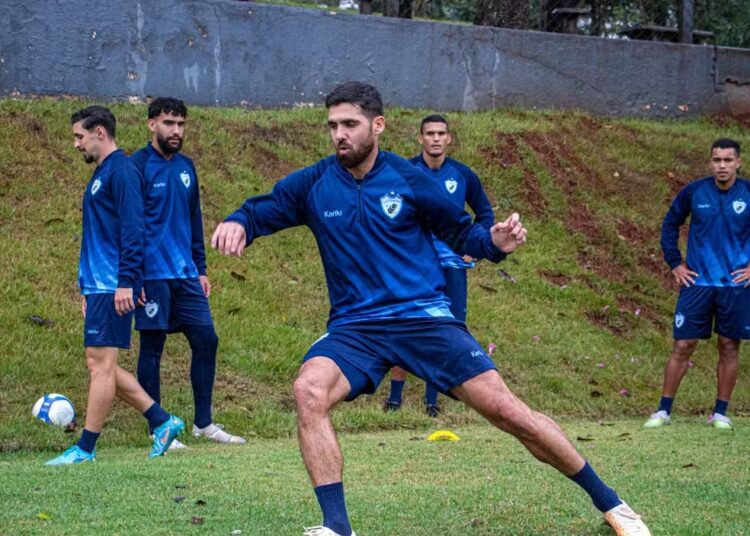 Náutico fica próximo da contratação do zagueiro Rayan, ex-Londrina