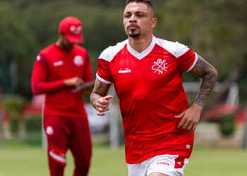 Náutico confirma contratação do meia-atacante Geovane