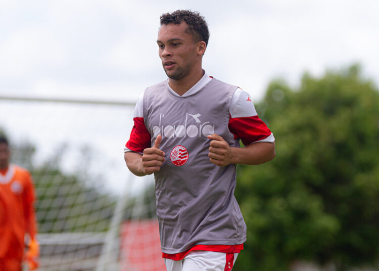 Kayon celebra participação em jogo-treino do Náutico: “Fundamental para mim”