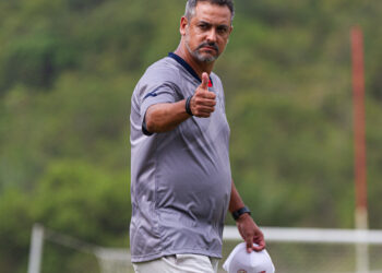 Marquinhos Santos avalia pré-temporada do Náutico. FOTO: Gabriel França / CNC