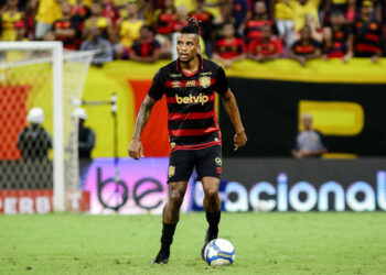 Sport confirma renovação de contrato do lateral-esquerdo Dalbert