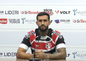 Michel Bennech destaca felicidade em acerto com o Santa Cruz e comenta características