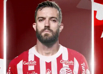 Náutico oficializa contratação do zagueiro Léo Coltro