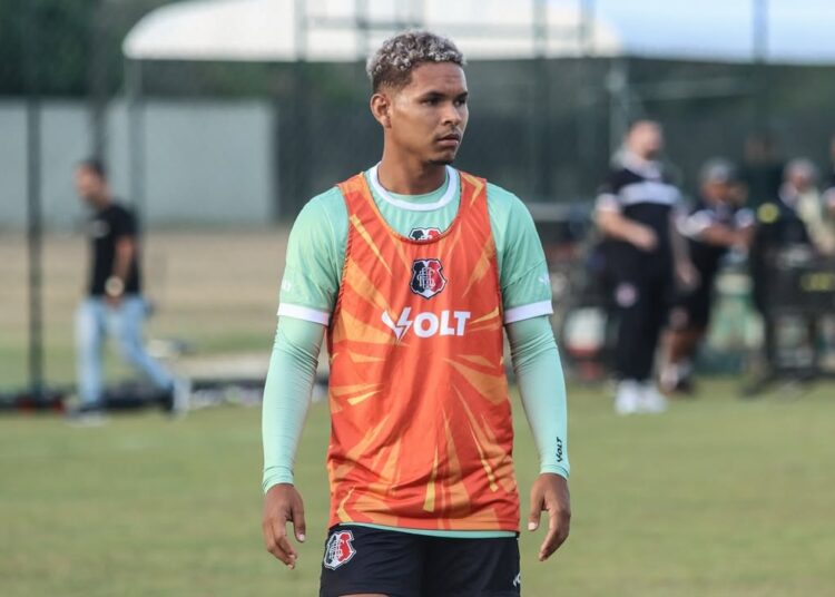 Santa Cruz: Zé Artur comenta características e disputa por vaga no time titular