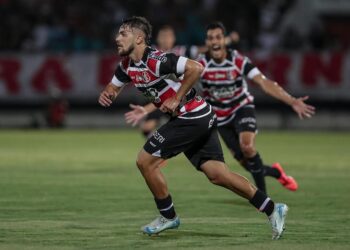 Com 24 mil pessoas no Arruda, Santa Cruz vence o Petrolina e assume vice-liderança do Pernambucano