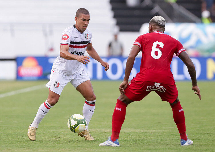 Náutico e Santa Cruz se enfrentam neste sábado (25). Foto: Rafael Vieira / FPF