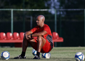 Sport: Pepa comenta sobre interesse em Gonçalo Paciência, buscas no mercado e objetivos para a temporada