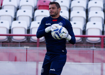 Náutico rescinde contrato com goleiro Douglas Borges
