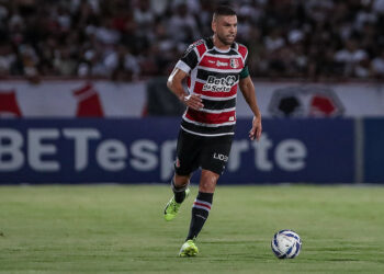 Capitão do Santa Cruz, William Alves exalta tradição de clássico contra o Náutico: “Nunca é um jogo qualquer”