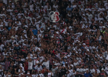 Após vitória do Sport contra o Central, Pepa tece críticas ao gramado do Lacerdão