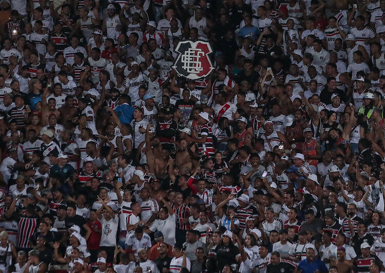 Após vitória do Sport contra o Central, Pepa tece críticas ao gramado do Lacerdão