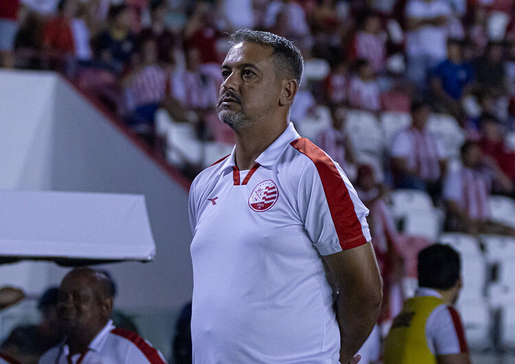 Marquinhos Santos exalta atuação do Náutico contra o Ceará: “Próximo de um jogo perfeito”