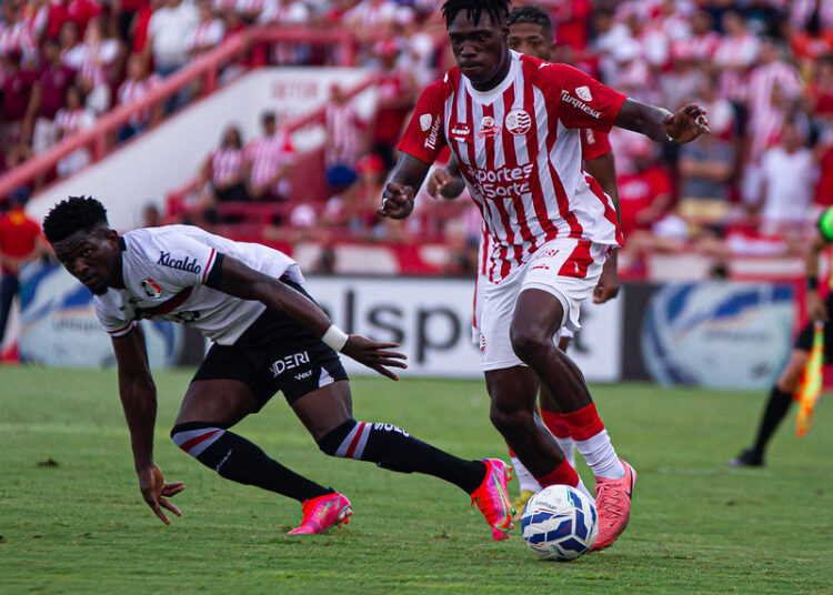 Com lance polêmico, Náutico derrota o Santa Cruz nos Aflitos pelo Pernambucano