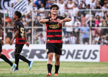 Sport vence o Central com gol de Lenny Lobato. Foto: Paulo Paiva / Sport
