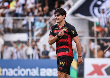 Lenny Lobato celebra primeiro gol com a camisa do Sport e projeta partida contra o Jaguar