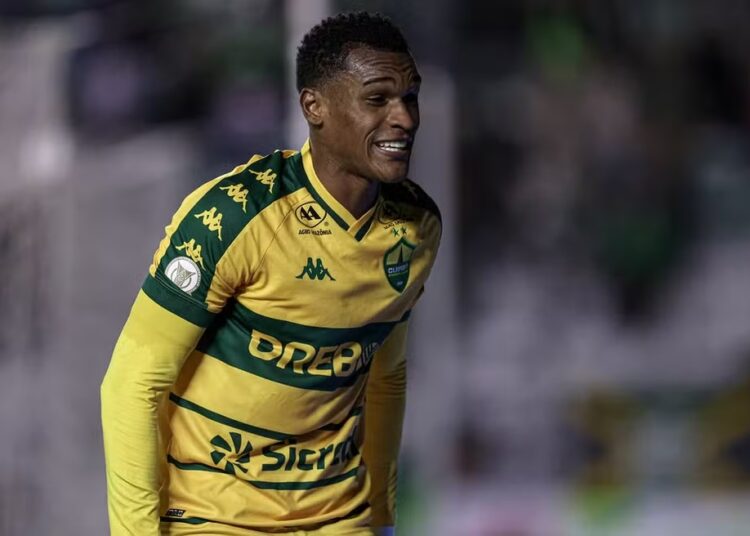 Sport encaminha contratação do lateral-direito Matheus Alexandre, ex-Cuiabá